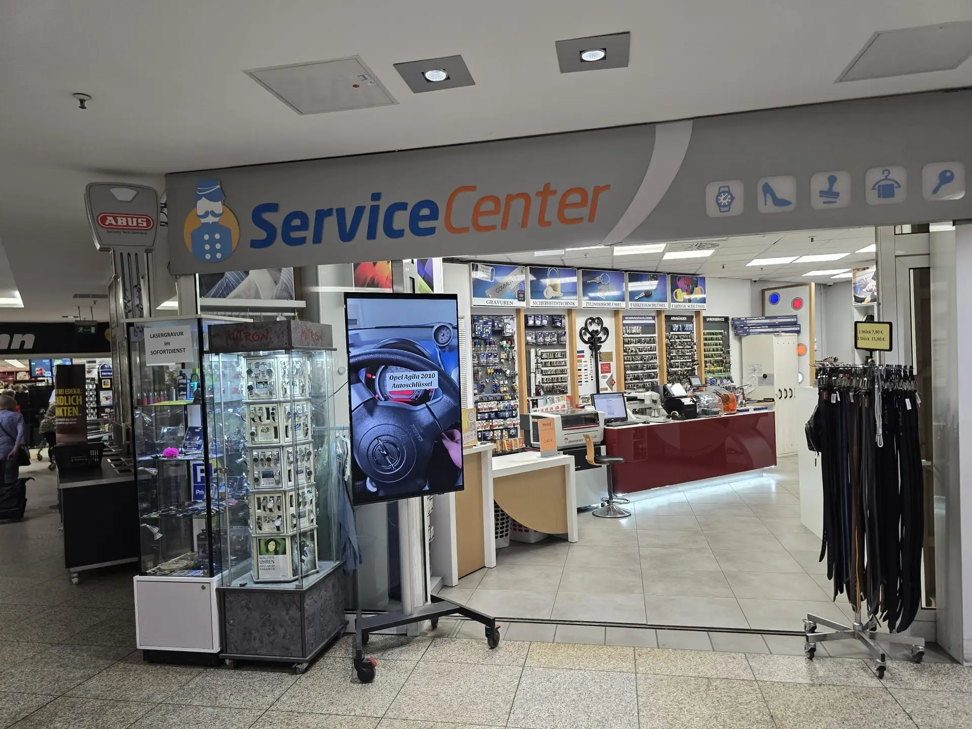 Schlüsseldienst Service Center Forum Mülheim – Experte für Autoschlüssel, Gravuren und Sicherheitstechnik in Mülheim an der Ruhr.